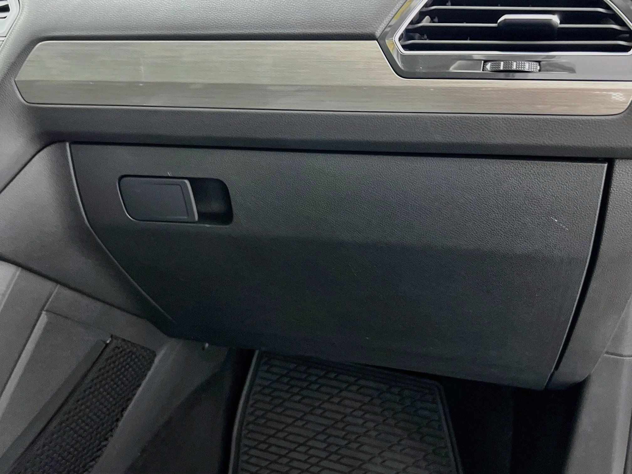 Used 2019 Volkswagen Tiguan SE w/ Panoramic Sunroof Package FWD image 33