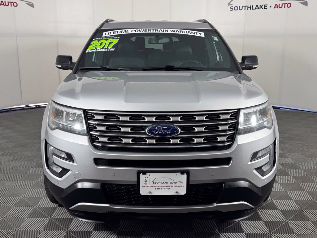 Used 2017 Ford Explorer XLT w/ Equipment Group 202A AWD/4WD image 2