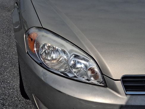 Used 2011 Chevrolet Impala LT FWD image 13
