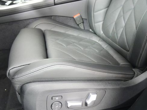Used 2026 BMW X5 xDrive40i w/ M Sport Package AWD/4WD image 10