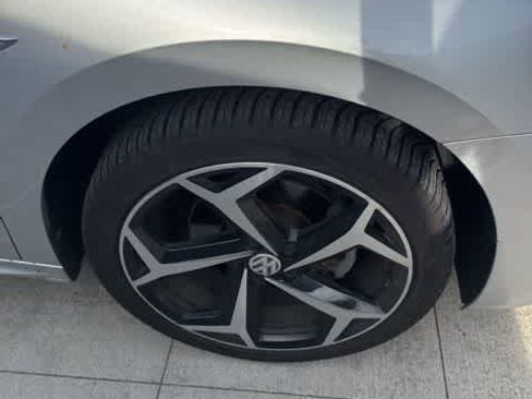 Used 2020 Volkswagen Passat 2.0T R-Line image 4