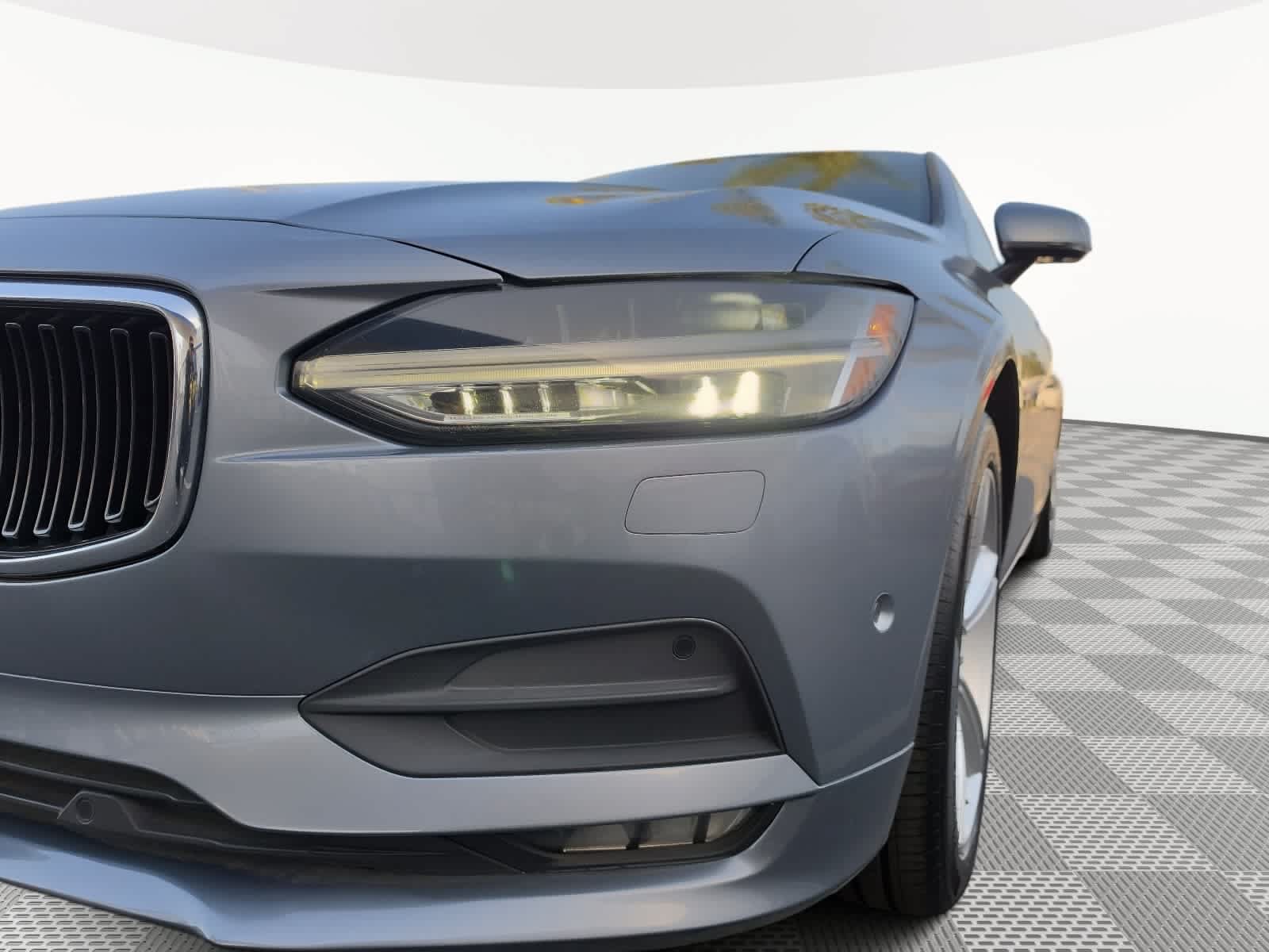Used 2018 Volvo S90 T5 Momentum w/ Convenience Package FWD image 4