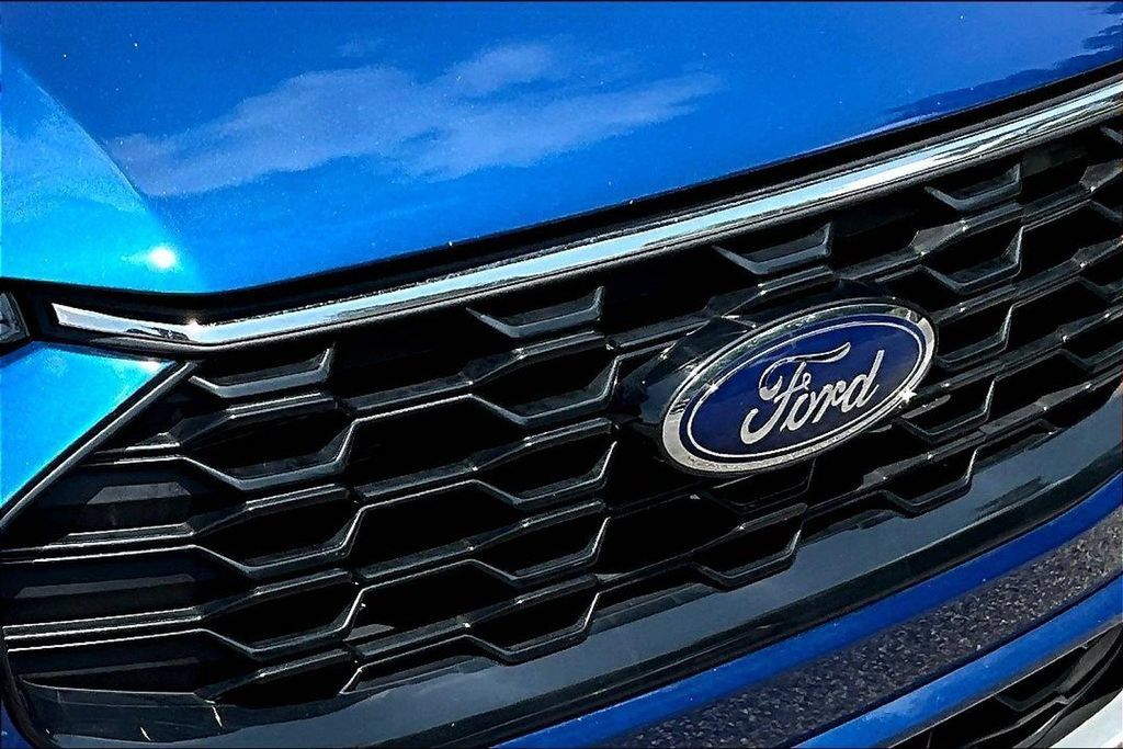 Used 2023 Ford Escape ST-Line Select w/ Class II Trailer Tow Package AWD/4WD image 32