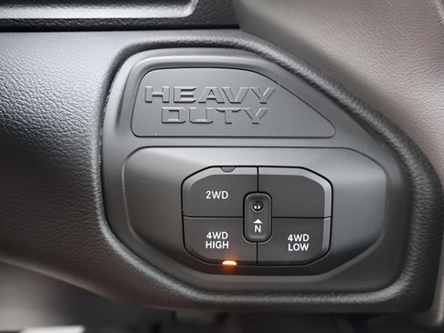 New 2026 RAM 2500 Laramie AWD/4WD image 18