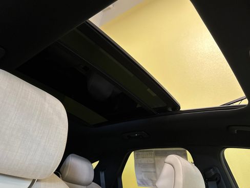 New 2025 Genesis Electrified GV70 Advanced image 18