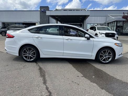 Used 2017 Ford Fusion SE w/ Equipment Group 201A FWD image 8