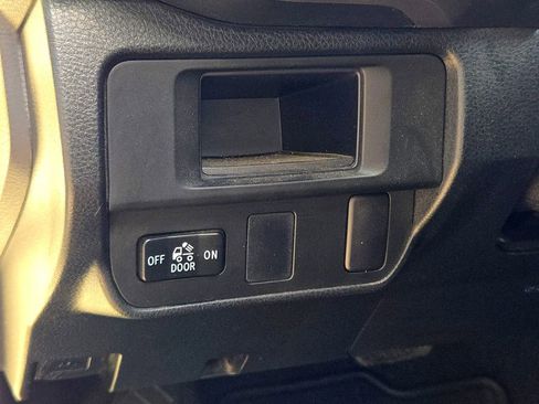 Used 2016 Toyota Tacoma SR5 image 11