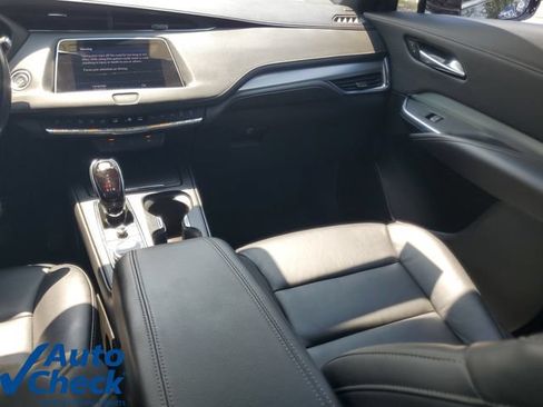 Used 2023 Cadillac XT4 Premium Luxury FWD image 16