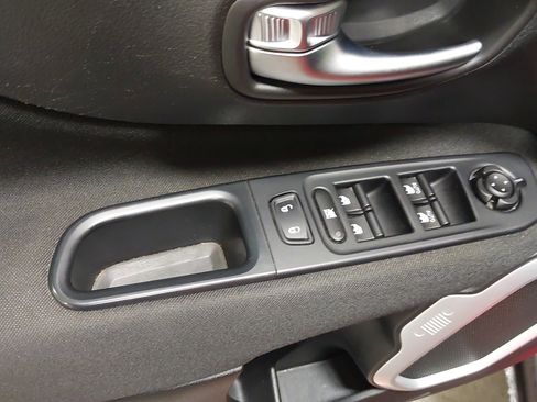 Used 2019 Jeep Renegade Sport w/ Sport Appearance Group image 25