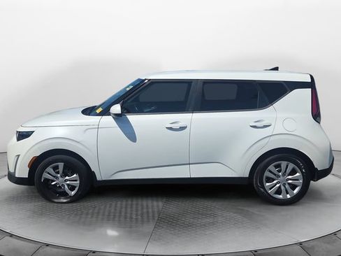 Used 2023 Kia Soul LX FWD image 2