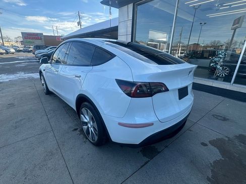 Used 2022 Tesla Model Y Long Range image 4