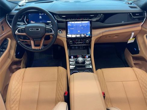 New 2025 Jeep Grand Cherokee Summit image 17