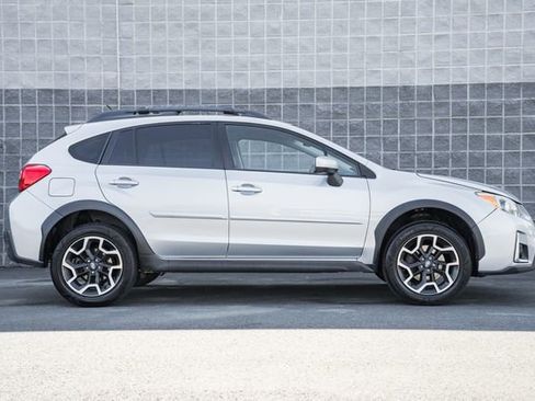 Used 2017 Subaru Crosstrek 2.0i Premium image 4