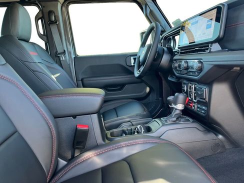 Used 2025 Jeep Wrangler Unlimited Rubicon w/ Convenience Group image 24