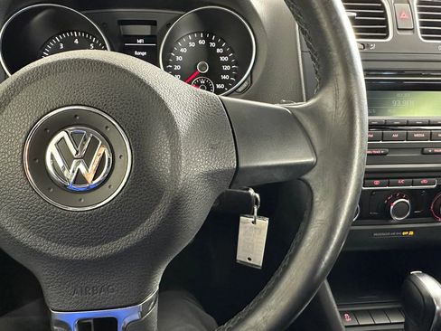 Used 2013 Volkswagen Golf 4-Door FWD image 39