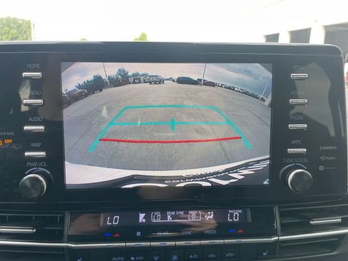 Used 2021 Toyota Sienna XSE FWD image 15