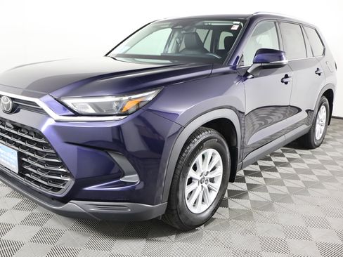 Used 2024 Toyota Grand Highlander XLE image 10