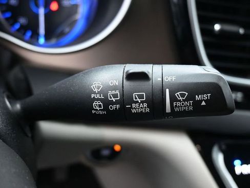 Used 2017 Chrysler Pacifica Touring-L Plus image 29