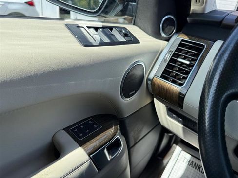 Used 2017 Land Rover Range Rover Sport HSE image 25
