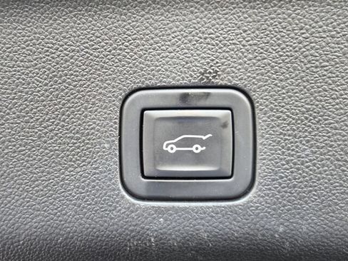 Used 2023 Chevrolet Suburban Z71 w/ Luxury Package AWD/4WD image 29