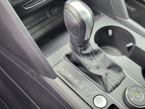 Certified 2021 Volkswagen Atlas SE image 12