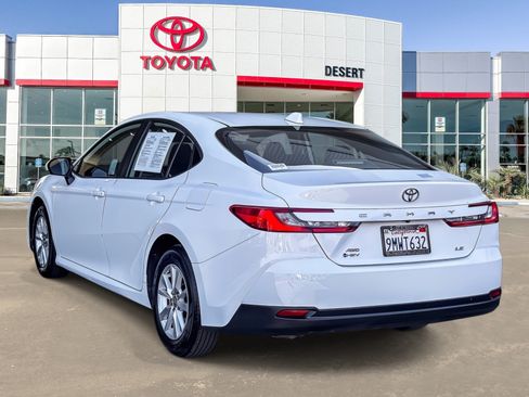 Used 2025 Toyota Camry SE AWD/4WD image 5