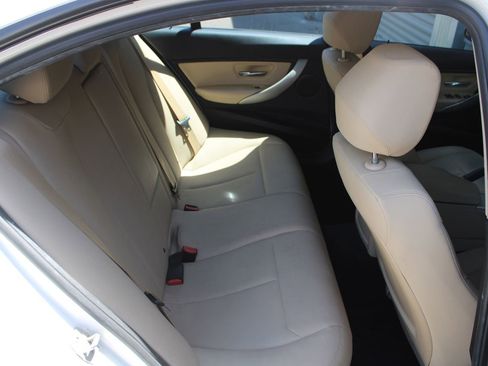 Used 2018 BMW 320i Sedan RWD image 12