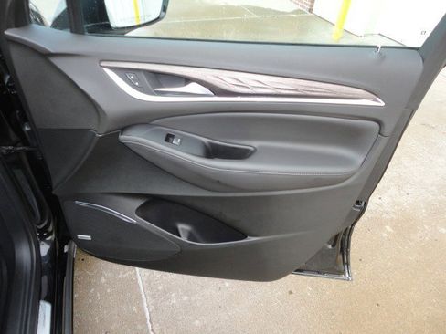 Used 2024 Buick Enclave Avenir w/ Avenir Technology Package image 21