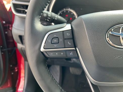 Used 2026 Toyota Highlander XLE image 20