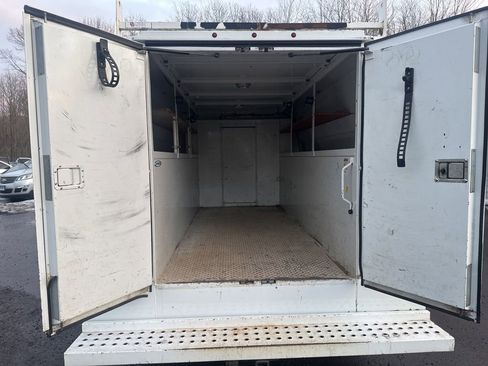 Used 2016 Ford E-350 and Econoline 350 Super Duty w/ Power Windows & Locks Group image 24