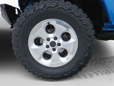 Used 2015 Jeep Wrangler Unlimited Sahara w/ Connectivity Group image 19