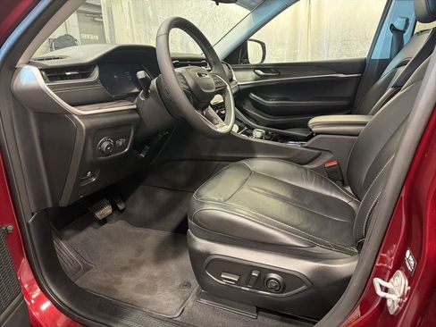 Used 2023 Jeep Grand Cherokee Limited image 4