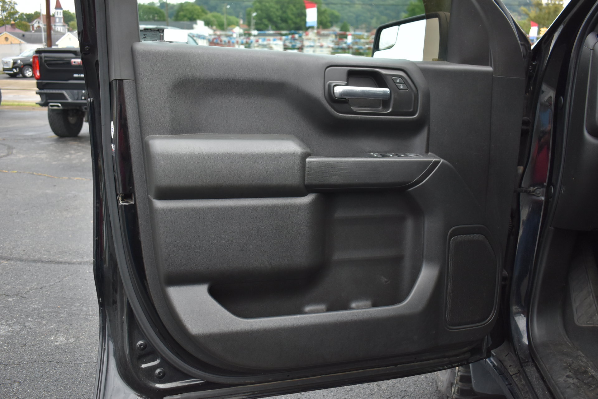 Used 2019 Chevrolet Silverado 1500 Custom Trail Boss w/ Custom Convenience Package AWD/4WD image 12