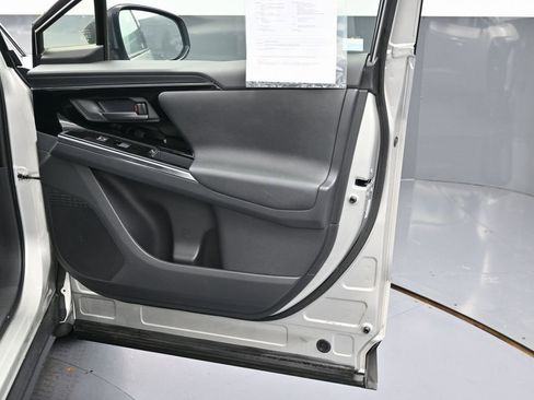 Used 2023 Toyota bZ4X Limited image 34