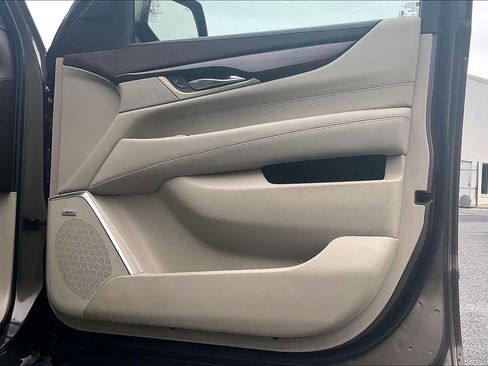 Used 2015 Cadillac Escalade ESV Luxury AWD/4WD image 25