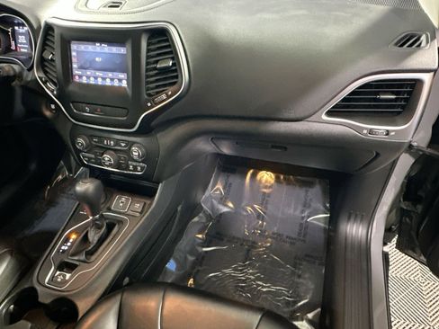 Used 2019 Jeep Cherokee Latitude Plus w/ Comfort/Convenience Group image 36