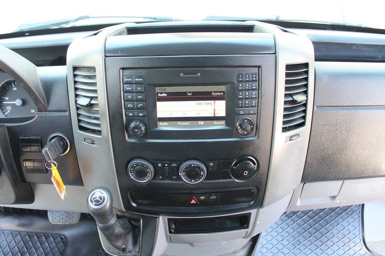 Used 2014 Mercedes-Benz Sprinter 3500 image 40