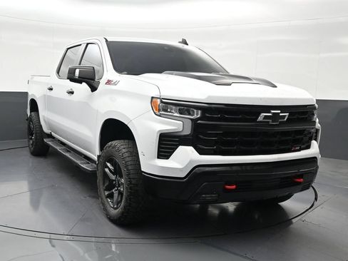 Used 2024 Chevrolet Silverado 1500 LT Trail Boss w/ LT Trail Boss Premium Package AWD/4WD image 8