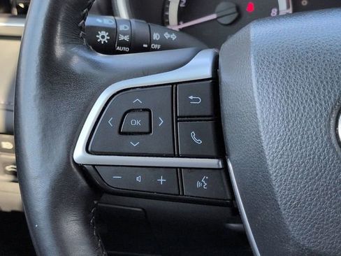 Used 2023 Toyota Highlander XLE FWD image 25