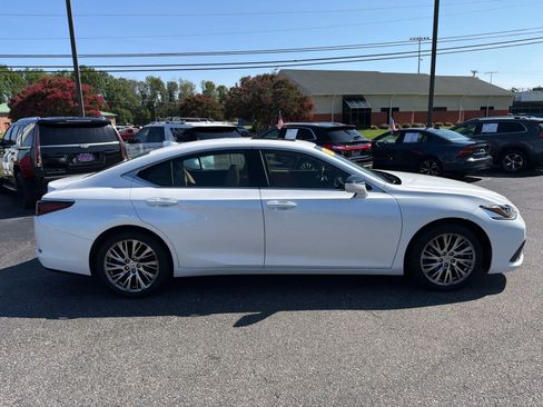 Used 2020 Lexus ES 350 w/ Premium Package FWD image 2