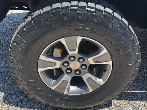 Used 2017 Chevrolet Colorado Z71 AWD/4WD image 38