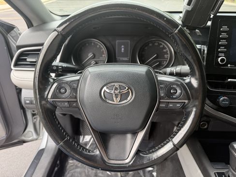 Used 2021 Toyota Camry SE FWD image 16