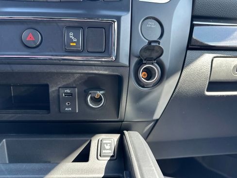 Used 2018 Nissan Titan SL w/ Midnight Edition AWD/4WD image 63