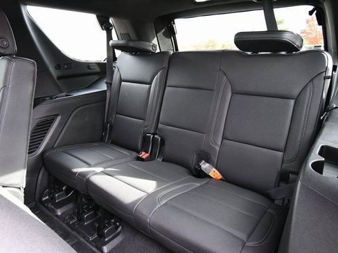 Used 2022 Chevrolet Tahoe LT w/ Luxury Package AWD/4WD image 33