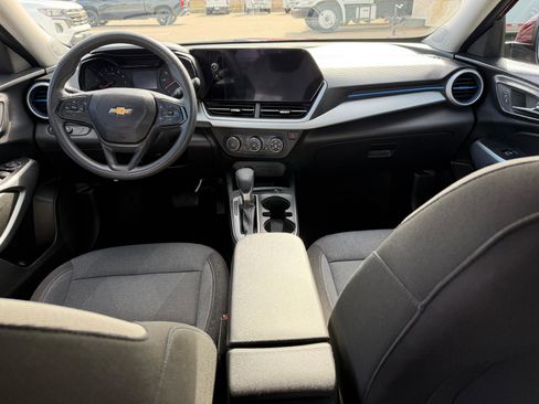 Used 2024 Chevrolet Trax LS w/ LS Convenience Package FWD image 21