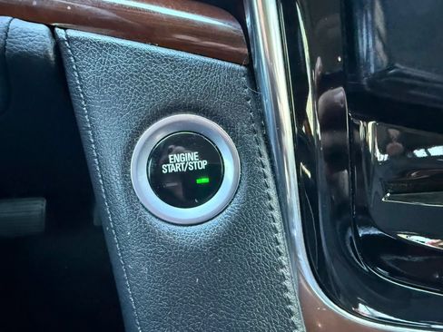 Used 2018 Cadillac Escalade Luxury AWD/4WD image 28