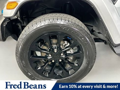 Used 2022 Jeep Wrangler Unlimited Sahara w/ Cold Weather Group image 34