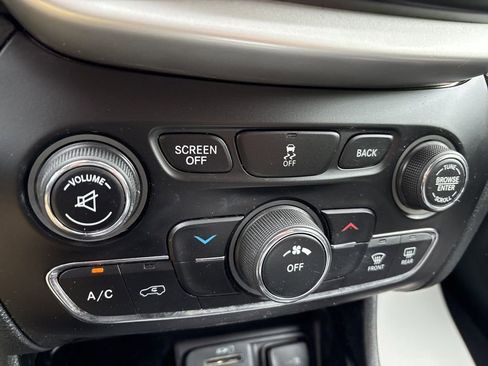 Used 2014 Jeep Cherokee Latitude AWD/4WD image 14