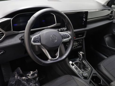 Used 2025 Volkswagen Taos SE AWD/4WD image 6