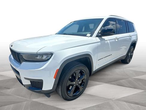 Used 2024 Jeep Grand Cherokee L Altitude RWD image 4